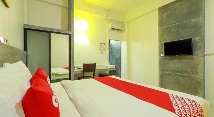 Oyo 412 7 Days Hotel Chiang Mai Exterior foto